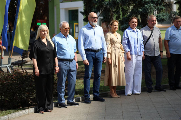 До Дня незалежності України  у Кривому Розі поклали квіти  до пам’ятника  Кобзарю2