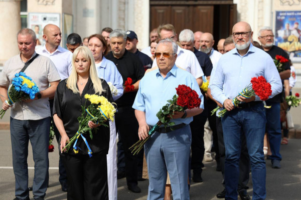 До Дня незалежності України  у Кривому Розі поклали квіти  до пам’ятника  Кобзарю5