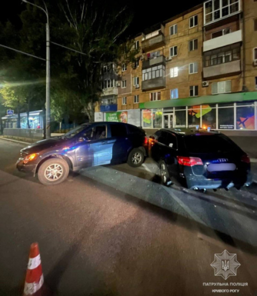 ДТП у Кривому Розі: водій SsangYong із ознаками сп’яніння пошкодив припарковане авто0