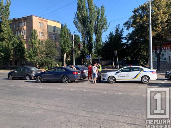 ДТП з ланцюговою реакцією: на Університетському проспекті не розминулися Renault, Volkswagen  і Skoda1