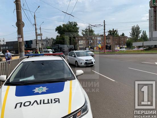 Дві аварії за ранок: на Дніпровському шосе легковик в’їхав у кросовер, а на 95-му було зіткнення з кур’єром Glovo6