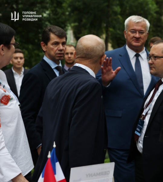 Експерти ГУР представили українським та іноземним дипломатам докази постачання західних компонентів для виробництва російської зброї3