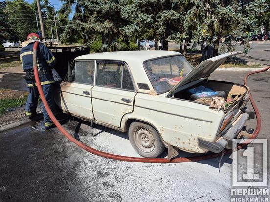 Горіло у самому «серці» авта: на Зарічному палав легковик2