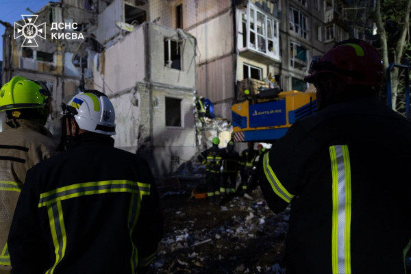 Кількість жертв від ворожого удару по житловому будинку у Києві зросла до 263