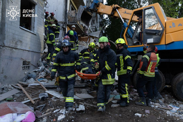 Кількість жертв від ворожого удару по житловому будинку у Києві зросла до 267