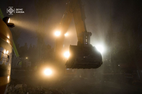 Кількість жертв від ворожого удару по житловому будинку у Києві зросла до 260