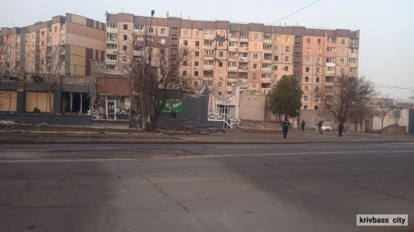 Кривий Ріг заліковує рани війни: станцію швидкісного відновлюють після російського прильоту9