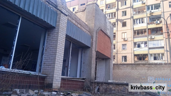 Кривий Ріг заліковує рани війни: станцію швидкісного відновлюють після російського прильоту10