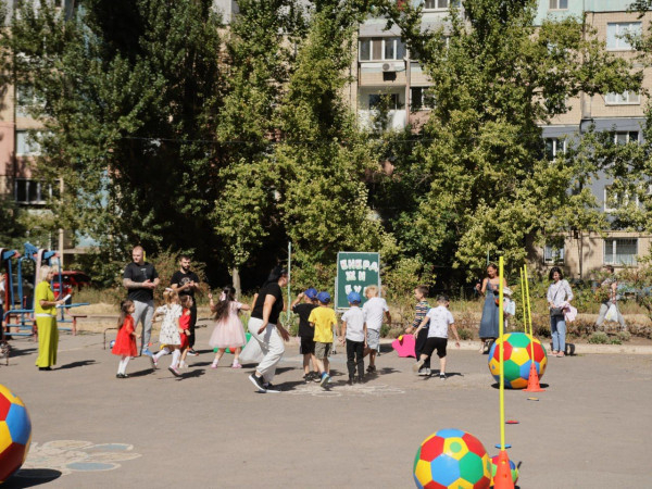 Криворізьке літо добігає кінця: Близько 10 тисяч школярів весело, а головне, безпечно провели час на дитячих пришкільних майданчиках7
