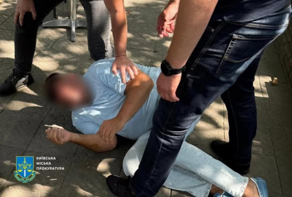Мешканець Дніпропетровщини за 25 тисяч євро обіцяв дівчині працевлаштування на керівну посаду до Офісу Генерального прокурора0
