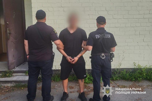 На Дніпропетровщині чоловік до смерті побив сусіда та кинув боєприпас у двір знайомої0