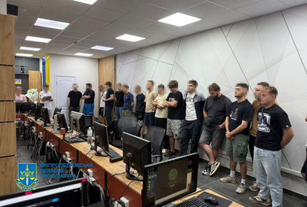 На Дніпропетровщині ліквідували 31 шахрайський кол-центр0