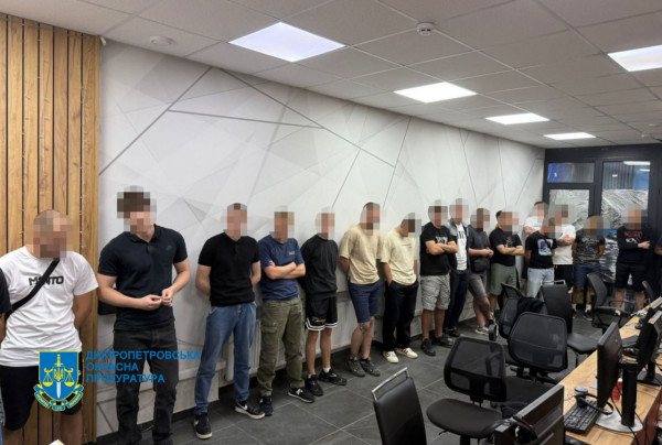 На Дніпропетровщині ліквідували 31 шахрайський кол-центр6