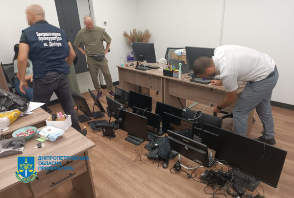 На Дніпропетровщині ліквідували 31 шахрайський кол-центр2