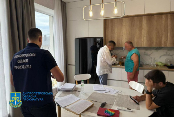 На Дніпропетровщині повідомлено про підозру 42 особам, які заподіяли державі збитків на загальну суму понад 303 млн грн8