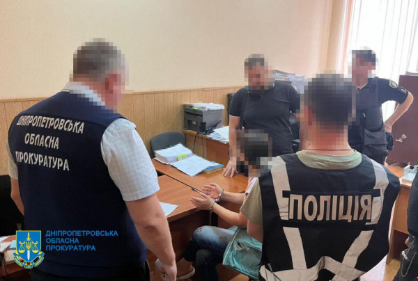 На Дніпропетровщині повідомлено про підозру 42 особам, які заподіяли державі збитків на загальну суму понад 303 млн грн7