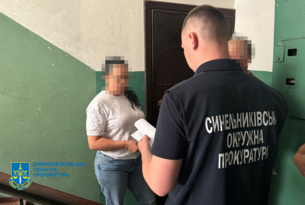 На Дніпропетровщині викрито схему незаконного перетину кордону через підроблені дані про батьківство: дев’ятьом особам повідомлено про підозру1