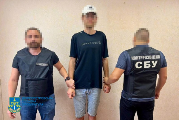 На Дніпропетровщині затримано зрадника, який встановив онлайн-камеру та передавав ворогу рух ешелонів ЗСУ0