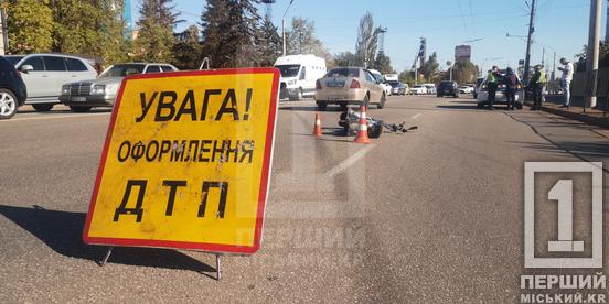На вул. Вільної Ічкерії зранку сталися одразу дві ДТП: зіштовхнулися два авто та постраждав водій скутера3