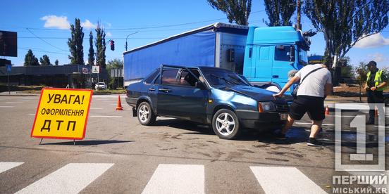 Один з водіїв сильно вдарився головою: в районі ринку Термінал не роз'їхалися дві Лади1