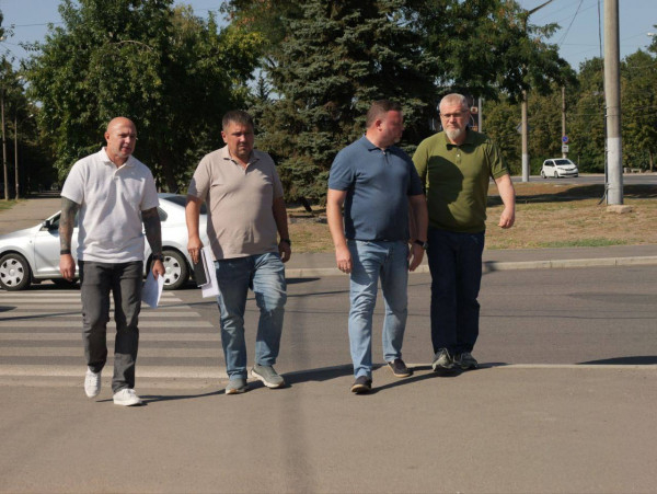 О.Вілкул: Для безпеки водіїв та пішоходів у Кривому Розі на перехрестях з інтенсивним рухом встановлено 57 систем безперебійного живлення2