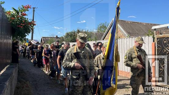 Півтора роки родина була в невідомості: криворіжці провели в останню путь захисника Маріуполя Олександра Бабаєва3
