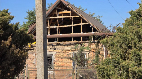 Протягом дня ворог атакував Дніпропетровщину ракетами, дронами, з артилерії: поранено шістьох людей, в тому числі дитину 4