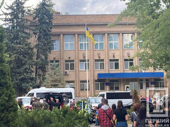 Прожив лише 30 років і три дні: криворіжці провели у засвіти воїна-захисника Дениса Тарівердієва4