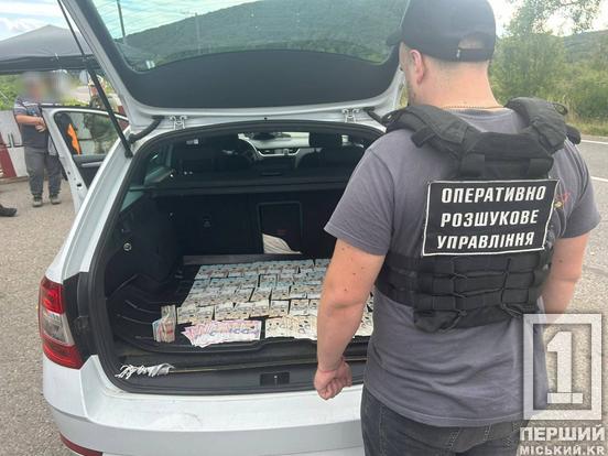 Спочатку їхали з водієм, а потім мали вибиратися пішки: двом чоловікам з Дніпропетровщини прикордонники зірвали «вояж» до Словаччини1