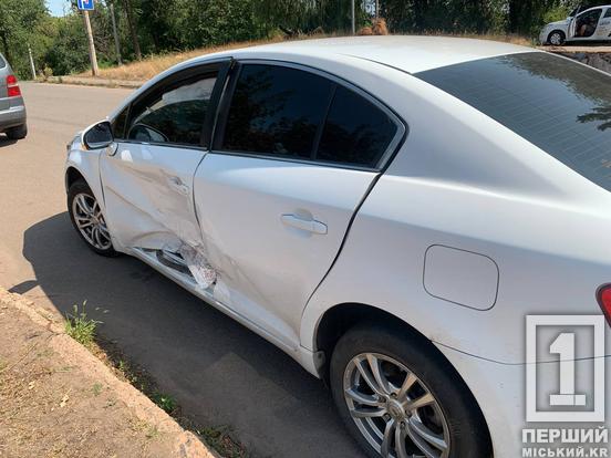 Три авто й один невдалий маневр: біля світлофора на Мудрьоній не розминулися Chery, Skoda і Toyotа3