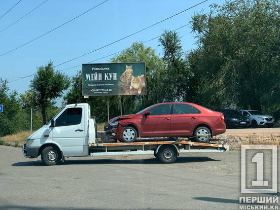 Три авто й один невдалий маневр: біля світлофора на Мудрьоній не розминулися Chery, Skoda і Toyotа1