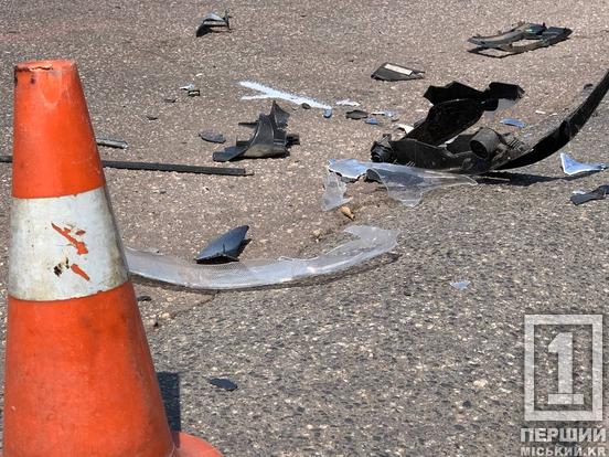 Три авто й один невдалий маневр: біля світлофора на Мудрьоній не розминулися Chery, Skoda і Toyotа2