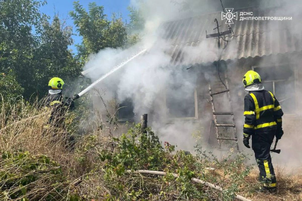 У Центрально-Міському районі Кривого Рогу горів приватний будинок0