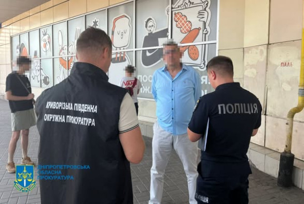 У Кривому Розі чоловік і жінка за 12 тисяч доларів обіцяли військовозобов’язаному безпроблемний перетин кордону до Польщі1