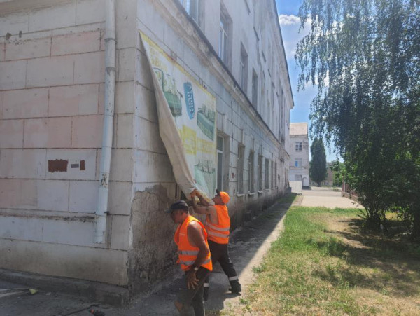 У Кривому Розі демонтовано понад 300 незаконних рекламних конструкцій: місто очищують від хаотичної реклами0