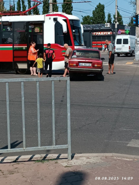 У Кривому Розі ДТП на площі біля залізничного вокзалу0