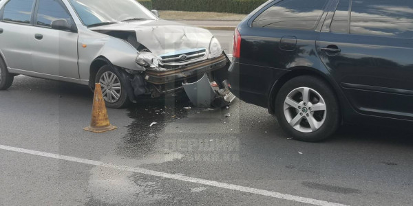 У Кривому Розі на проспекті Металургів сталася ДТП за участі двох легковиків0