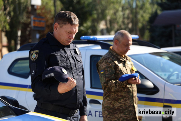 У Кривому Розі відкрили меморіальний інтерактивний комплекс «Куб пам'яті» з фотографіями загиблих Героїв і Героїнь1