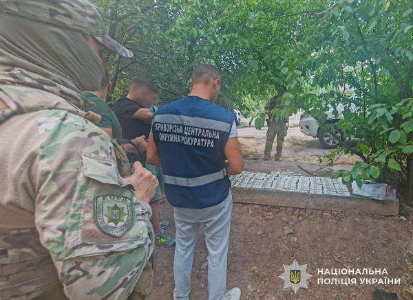 У Кривому Розі затримали засновника благодійного фонду, який торгував фальшивими довідками про непридатність до служби3