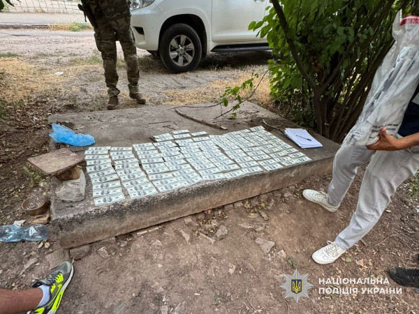 У Кривому Розі затримали засновника благодійного фонду, який торгував фальшивими довідками про непридатність до служби0