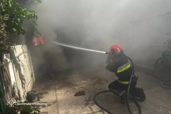 У Криворізькому районі вогнеборці загасили пожежу в гаражі0