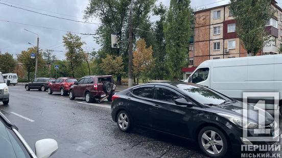 Удар з ефектом доміно: на Центральному проспекті не розминулися Nissan, Chery та Renault2