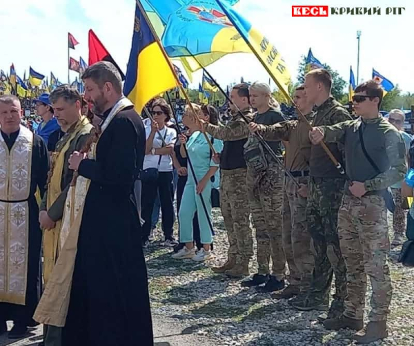 Спільна молитва у Секторі Почесних Поховань в Кривому Розі в День Незалежності