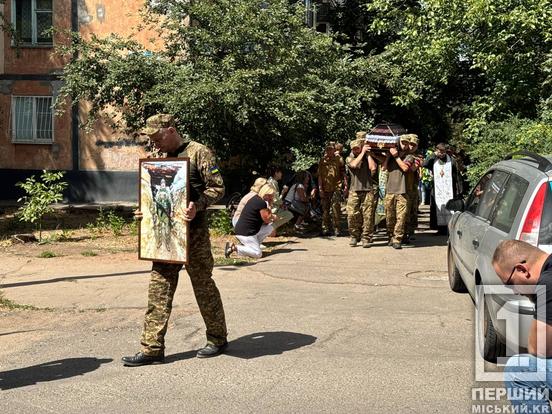 Важкі події у житті його не зламали: у Кривому Розі поховали Героя Романа Гладуна4