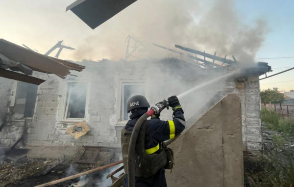 Ворог вночі атакував два райони Дніпропетровщини: пожежі, руйнування, обійшлося без жертв2