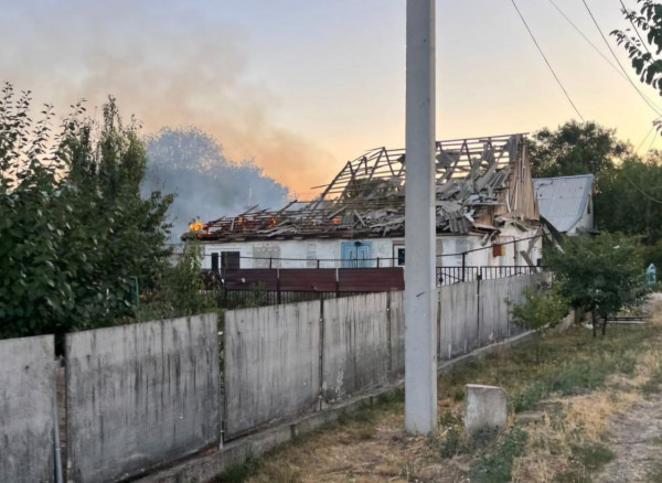 Ворог вночі атакував два райони Дніпропетровщини: пожежі, руйнування, обійшлося без жертв0
