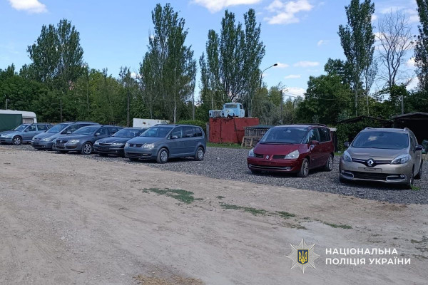 Ввозив з-за кордону авто нібито для військових, а насправді продавав їх: на Дніпропетровщині затримали волонтера3