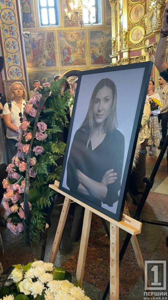 Заплатила життям за правду: у Києві попрощалися з журналісткою  з Кривого Рогу Вікторією Рощиною3