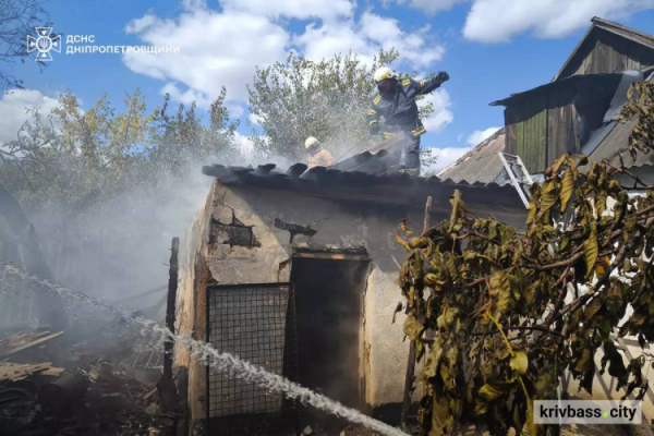 Згорів сарай із зерном: у Кривому Розі під час пожежі отримав опіки 83-річний дідусь