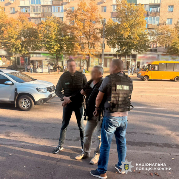 «Білий квиток» за 10 тисяч: криворізькі поліцейські затримали шахрая1